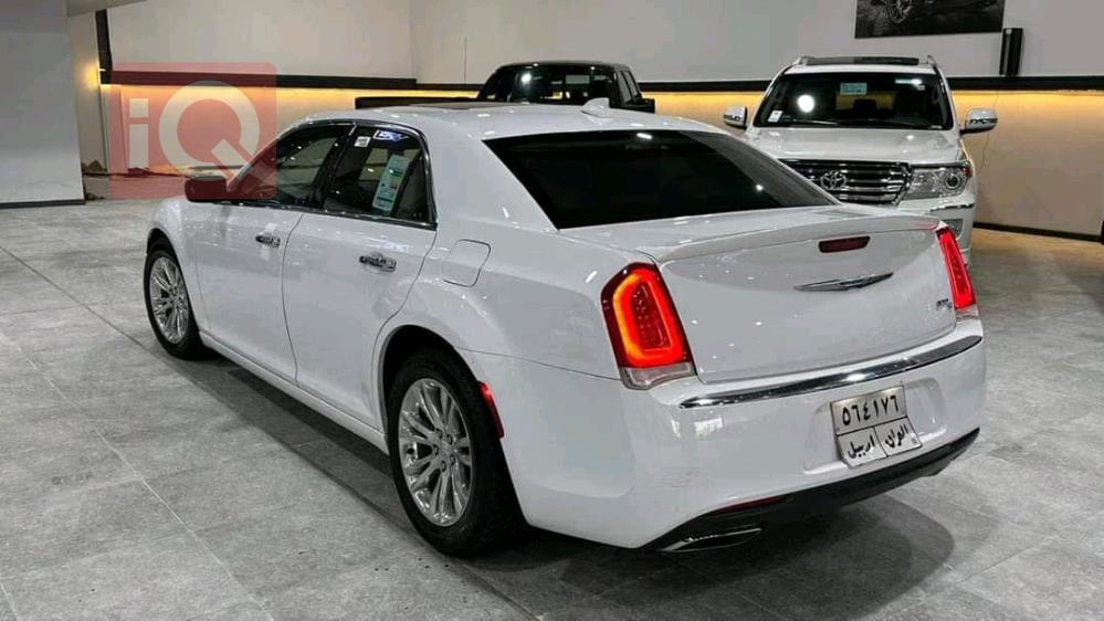 کرایسلەر 300